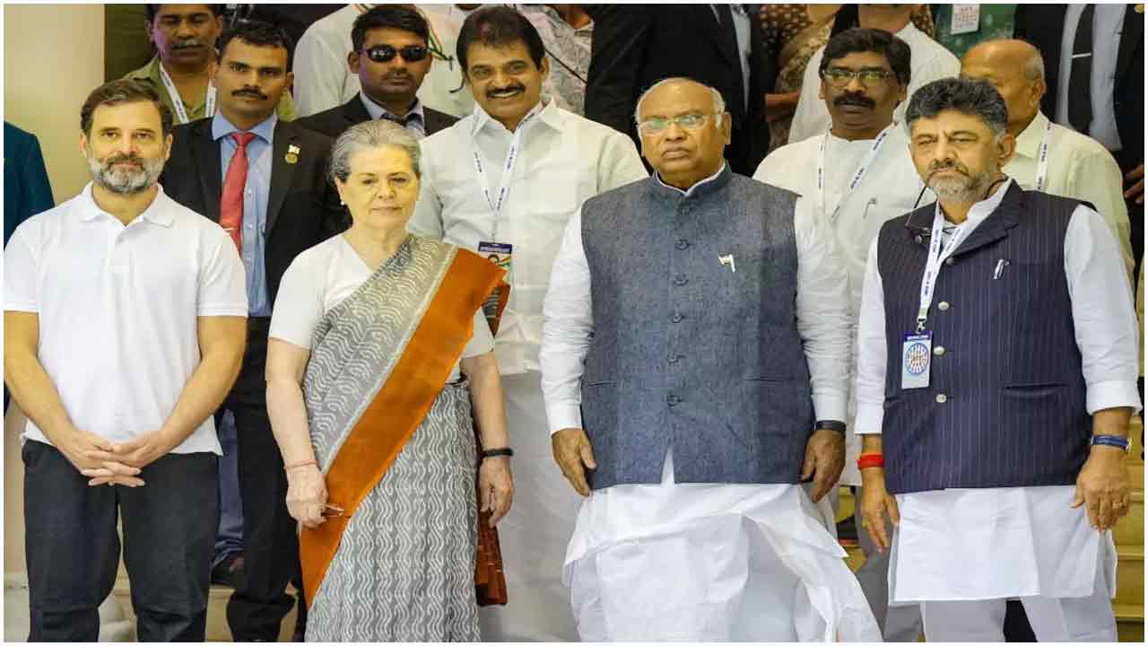 সরকার গঠনের কৌশল ঠিক করতে বৈঠকে ইনডিয়া জোট