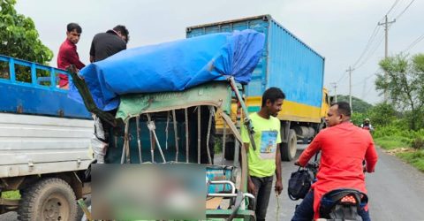 গাজীপুরে অটোরিকশা-বাসের মুখোমুখি সংঘর্ষে ২ জন নিহত