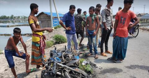 পাইকগাছায় মোটরসাইকেল-ভ্যানের সংঘর্ষে নিহত ৩