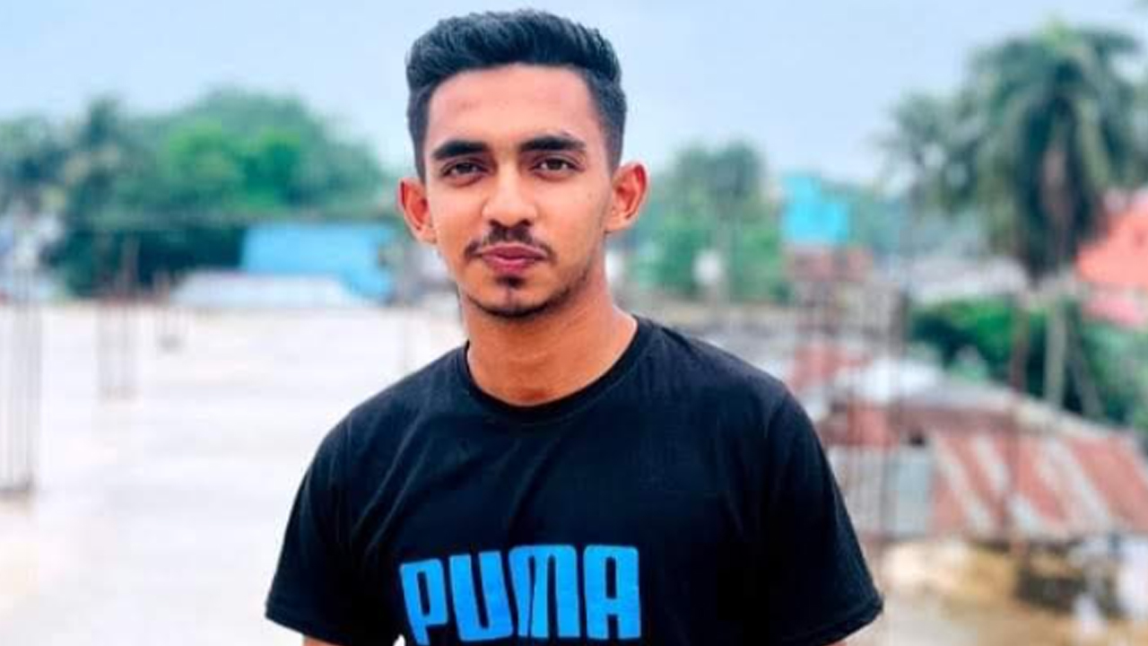 অস্ত্র ঠেকিয়ে কিশোরীকে জায়নামাজ থেকে তুলে নিয়ে অপহরণ