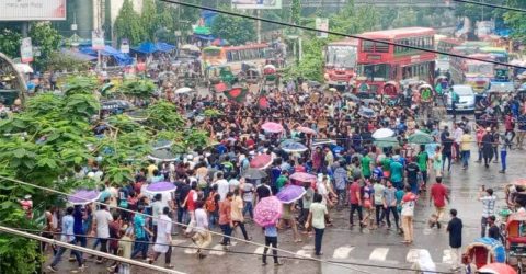 কোটা সংস্কারের দাবিতে শাহবাগ অবরোধ শিক্ষার্থীদের
