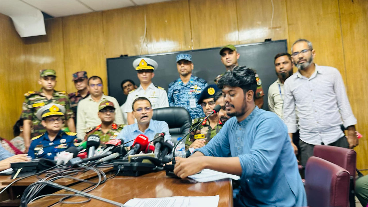 ‘ভারতের বাঁধ ছাড়ার বিষয়টি অন্তর্র্বতীকালীন সরকার পরিষ্কার করুক’