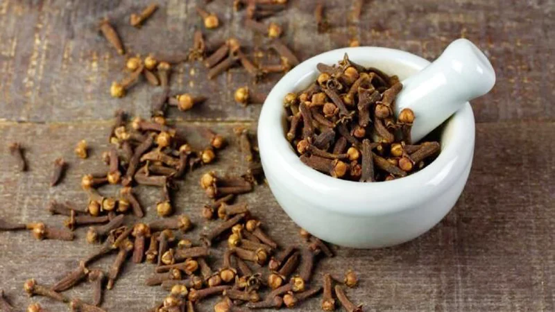 লবঙ্গ চিবিয়ে না খেয়ে যে ভুলগুলো করছেন