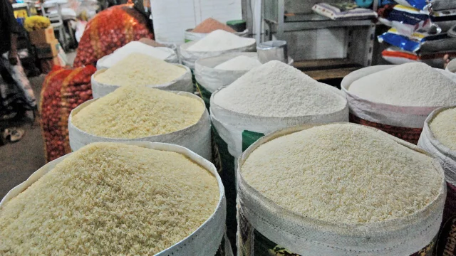 পেঁয়াজের দাম বেড়েছে, চালেও অস্বস্তি কাটেনি