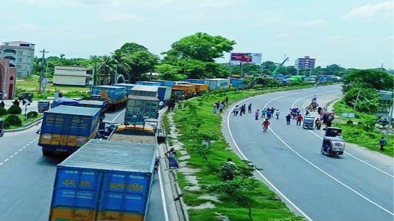 ট্রাক-বিকল, ঢাকা-চট্টগ্রাম মহাসড়কে ৩০ কিলোমিটার যানজট