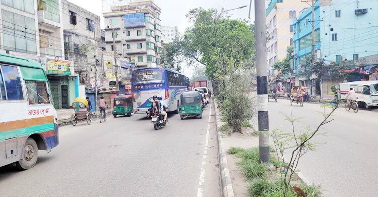 রাজধানীতে যান চলাচল স্বাভাবিক, বেড়েছে লোকসমাগম