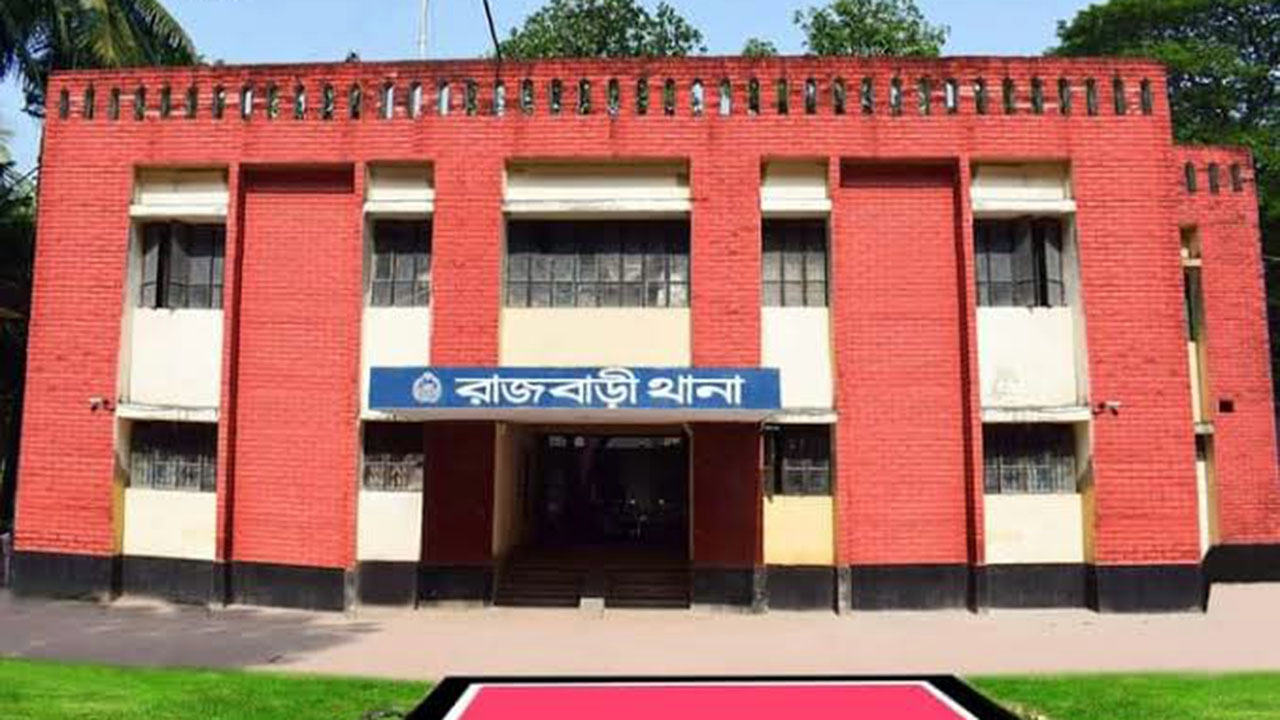 রাজবাড়ীতে শ্বাসরোধে গৃহবধূকে হত্যার অভিযোগ, স্বামী আটক