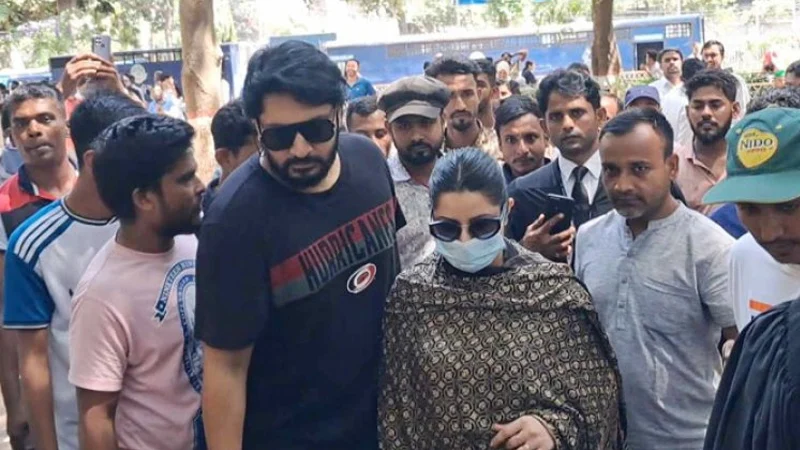 মারধর ও যৌন হয়রানির মামলায় সাক্ষ্য দিতে আদালতে পরীমণি