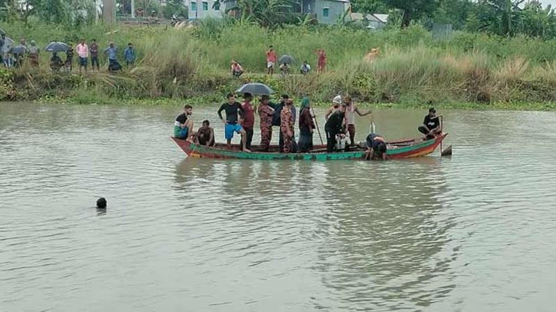 সাঁতার শেখাতে গিয়ে বাবা-মেয়ে নদীতে নিখোঁজ
