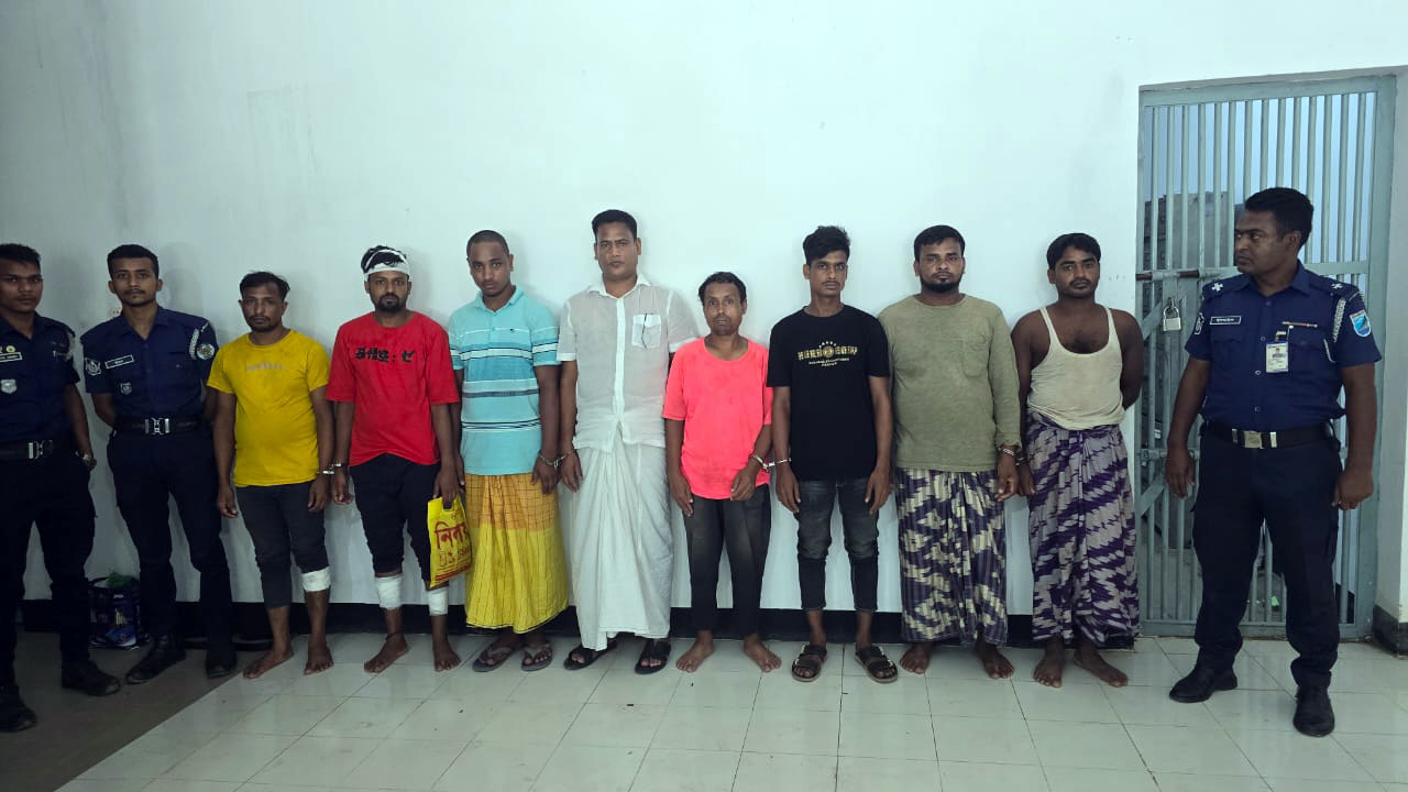 আশুলিয়ায় শ্রমিকদের উসকানির অভিযোগে গ্রেপ্তার ৫