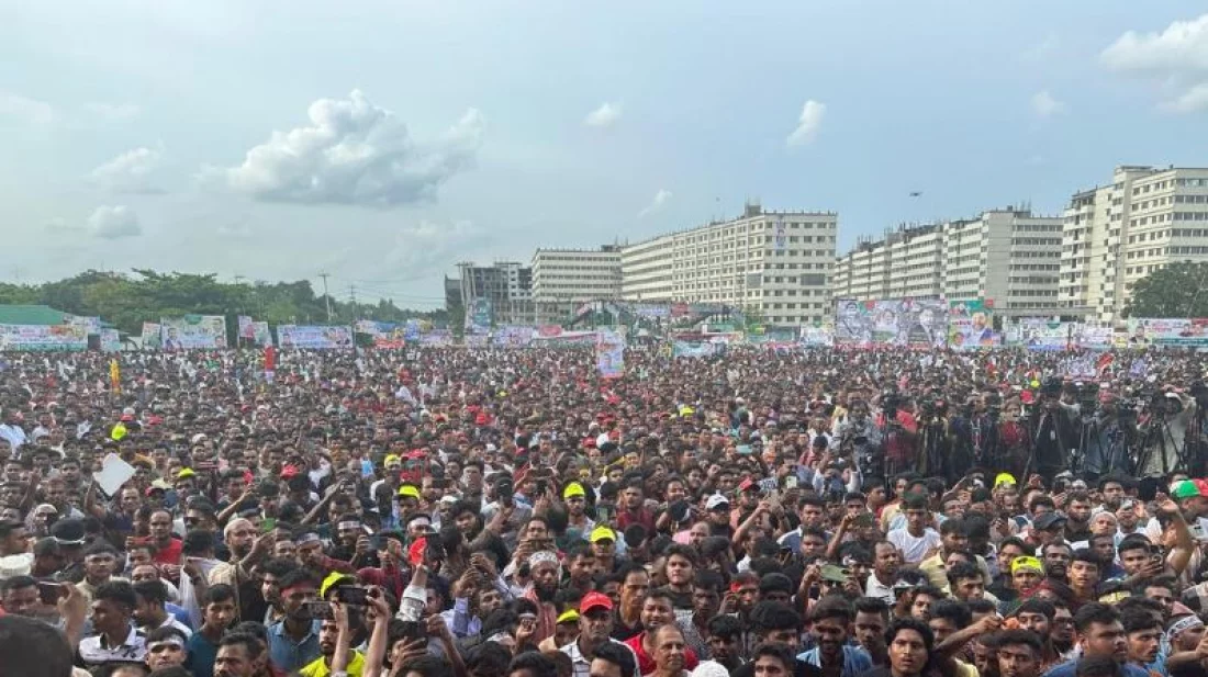 শিল্পাঞ্চলে শান্তিপূর্ণ পরিবেশ রক্ষায় শ্রমিক দলের বিশাল সমাবেশ