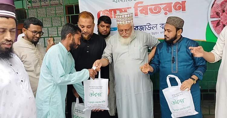 লক্ষ্মীপুরে বন্যার্ত দুই হাজার পরিবারের মাঝে গরুর মাংস বিতরণ