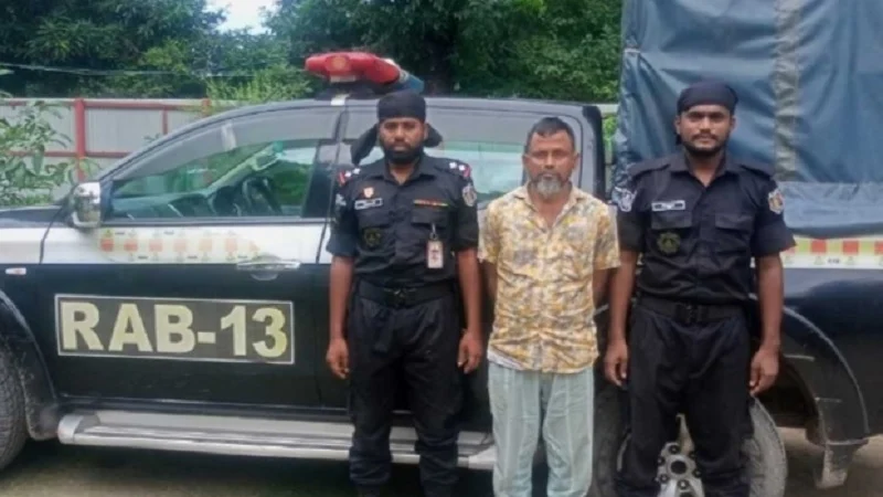 পলাশবাড়ীতে ১১৭ বোতল ফেনসিডিলসহ কারবারি গ্রেপ্তার