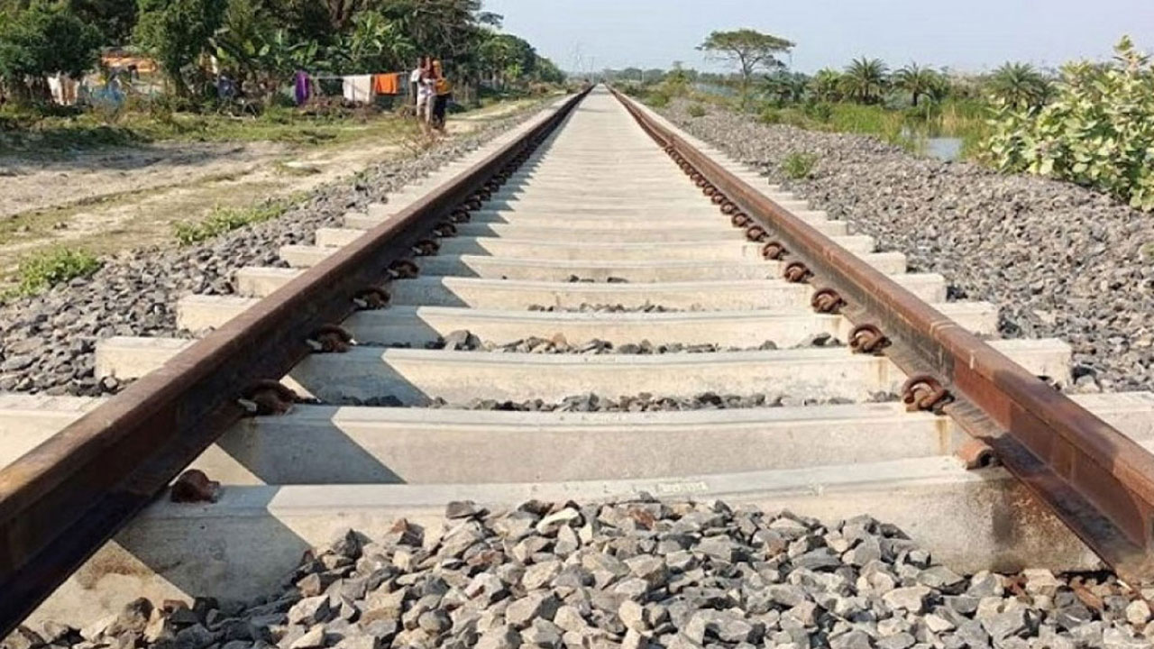 চিলাহাটি এক্সপ্রেস ট্রেনে কাটা পড়ে এক ব্যক্তির মৃত্যু