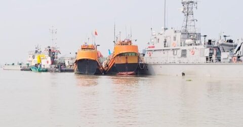 ভারতীয় পতাকাবাহী দুটি ফিশিং ট্রলারসহ ৩১ জেলে আটক