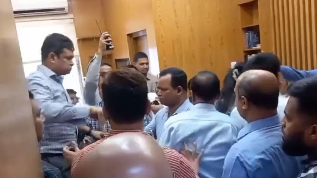 ডিসি পদ নিয়ে সচিবালয়ে হট্টগোল: শাস্তি পাচ্ছেন যে ১৭ জন
