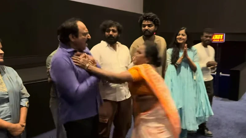 সিনেমা শেষে অভিনেতাকে চড় মারলেন নারী দর্শক!