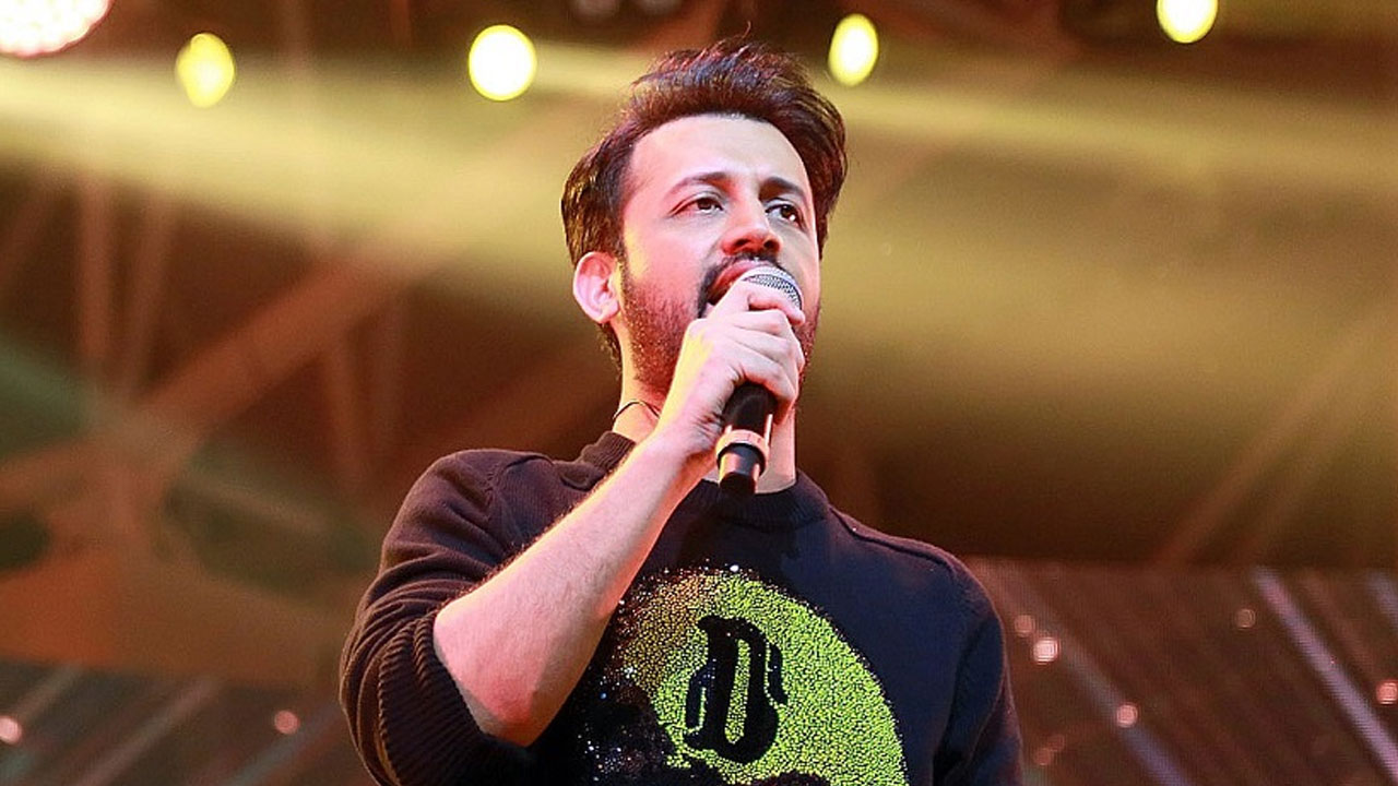 আবারও ঢাকায় মঞ্চ মাতাবেন আতিফ আসলাম