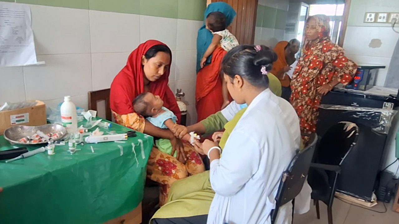বরগুনায় হাসপাতালে দ্বিগুণেরও বেশি শিশু রোগী, সেবা পেতে ভোগান্তি