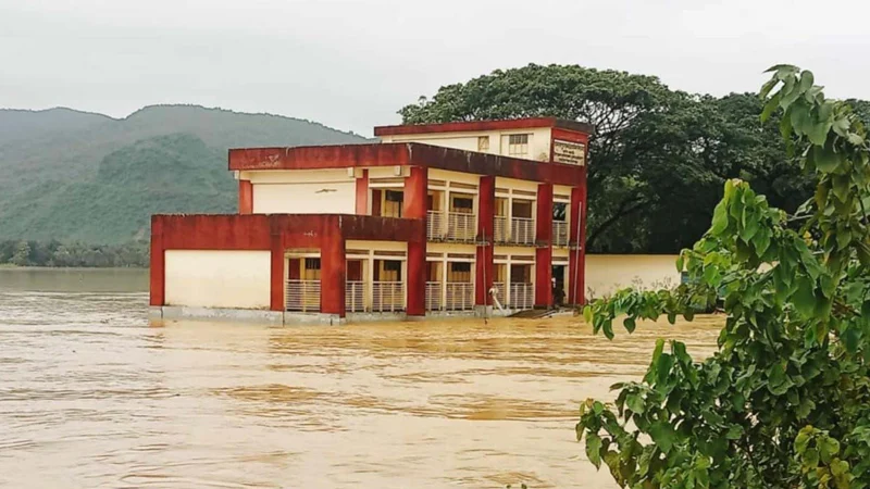 কলমাকান্দায় শতাধিক বিদ্যালয় পানিবন্দি