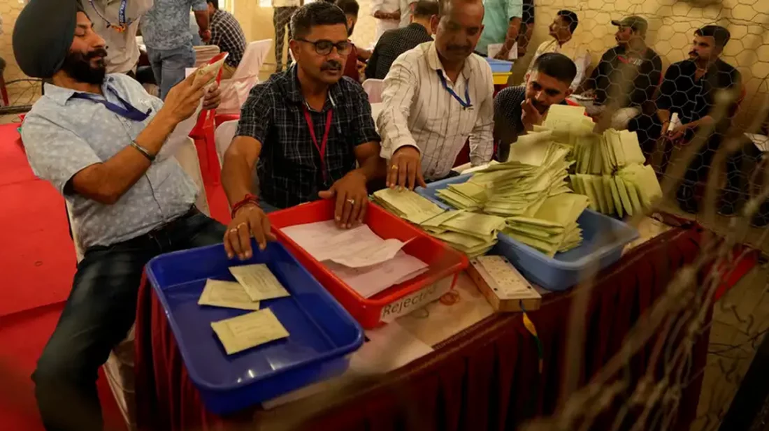 কাশ্মীরে এনসি-কংগ্রেস এগিয়ে, হরিয়ানায় বিজেপি