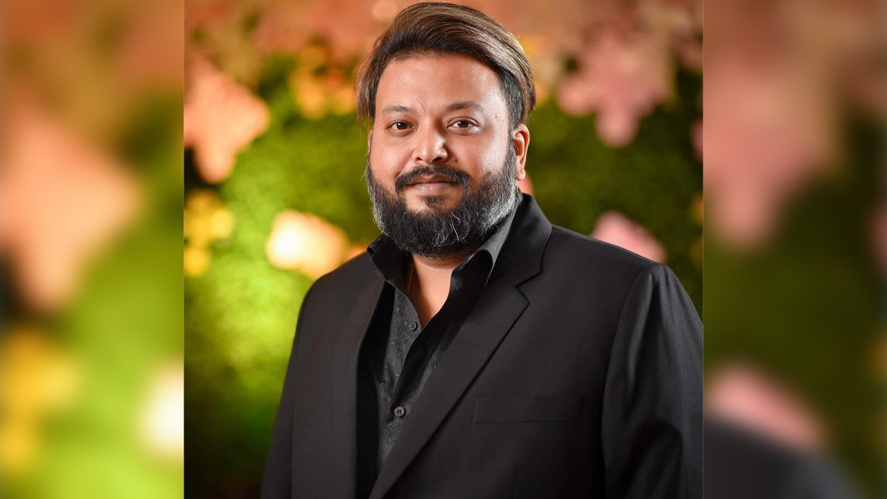 এবার কলকাতার রাস্তায় দেখা মিলল ঢাকার আলোচিত কাউন্সিলর আসিফের