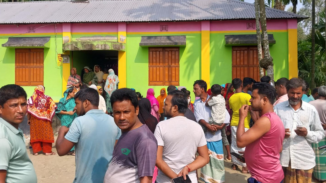 চলন্ত ভটভটির চাকা খুলে গরু ব্যবসায়ী নিহত, আহত ৫