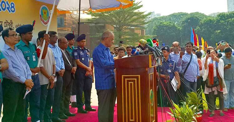 ঢাকায় ট্রাফিক নিয়ন্ত্রণে সম্মানিসহ যুক্ত হলো ৩০০ শিক্ষার্থী