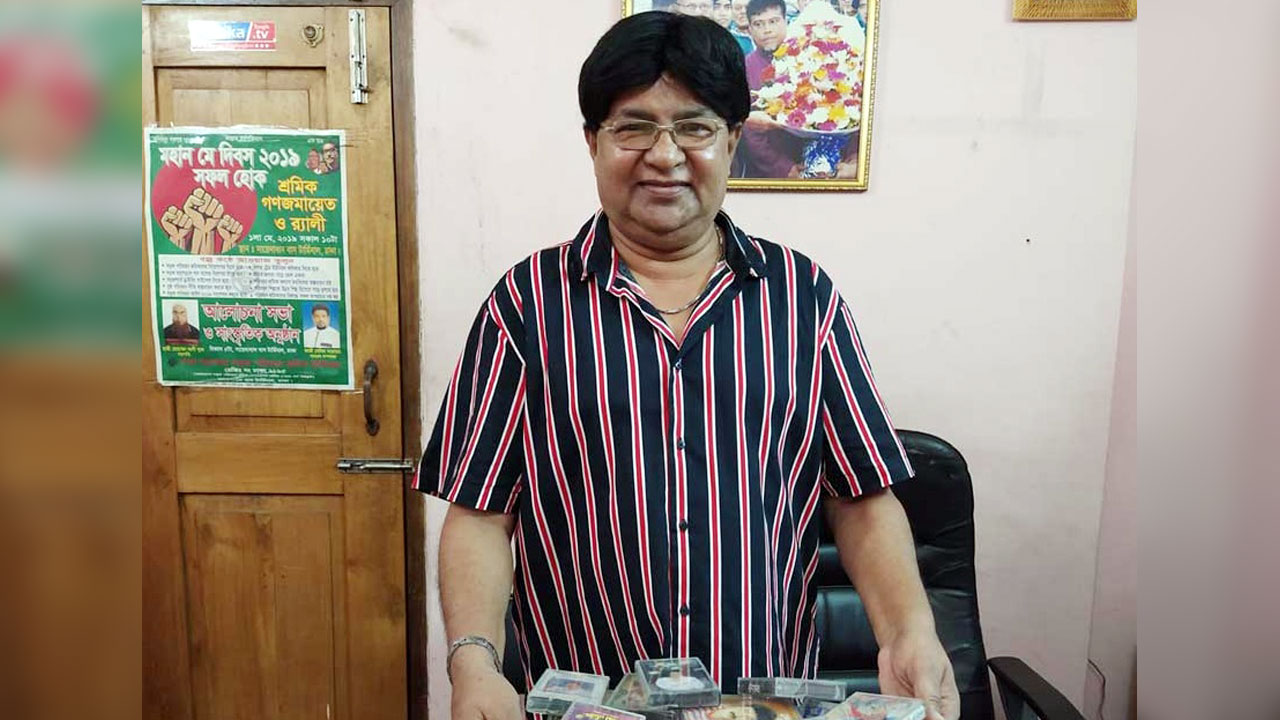 মরদেহ দাফন হবে কি না— মেয়েকে জানিয়ে গেছেন মনি কিশোর