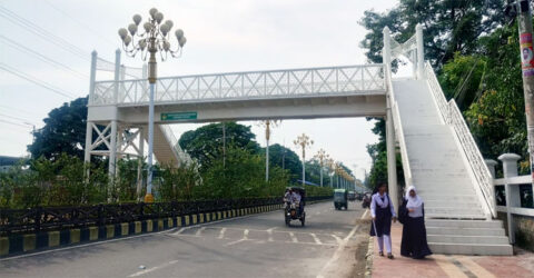 কোনো কাজেই আসছে না অর্ধশত কোটি টাকার ফুটওভার ব্রিজগুলো