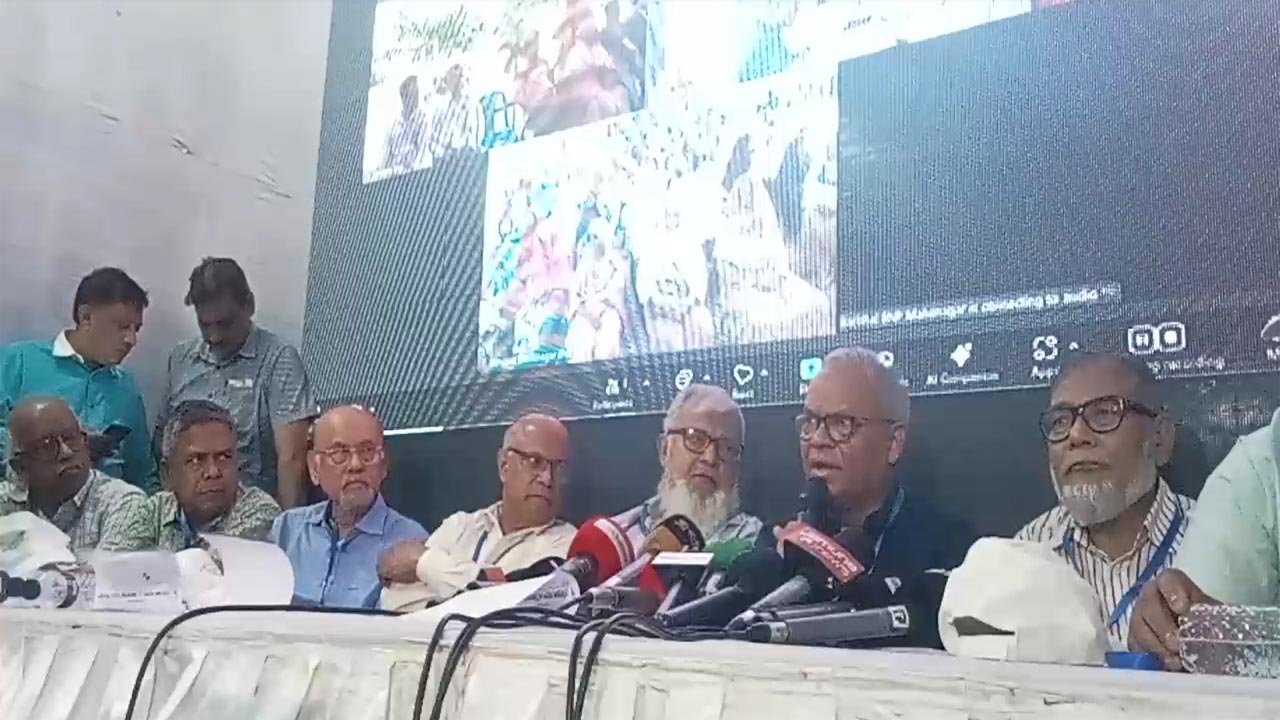 বঙ্গভবন থেকে শেখ মুজিবুরের ছবি নামিয়ে ফেলা ঠিক হয়নি : রিজভী