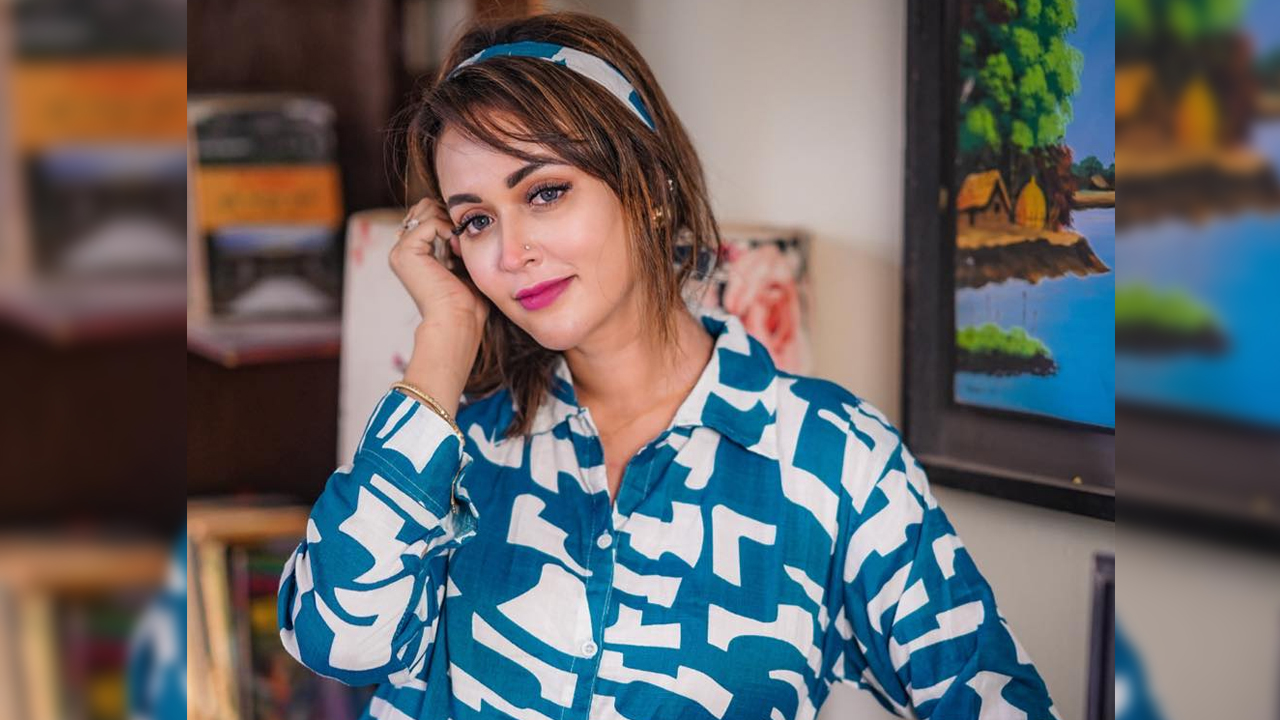 আ.লীগ আমলে পণ্যের দাম নিয়ে কথা না বলায় ক্ষমা চাইলেন অহনা