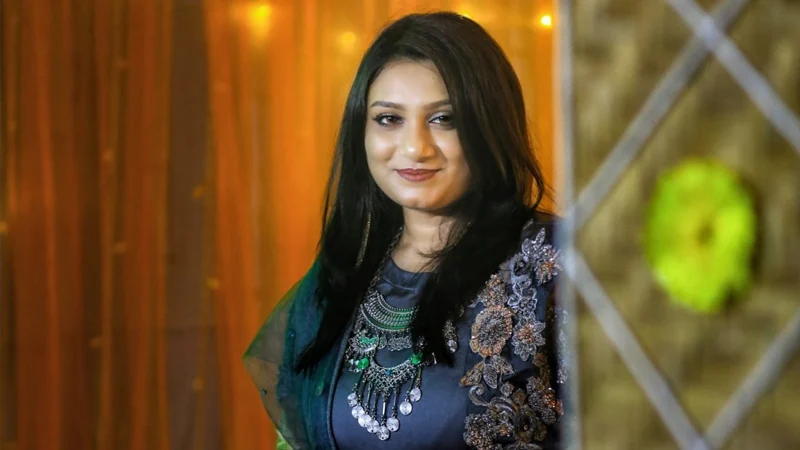 অবন্তীর হিন্দি গান, সহশিল্পী বলিউডের জয়
