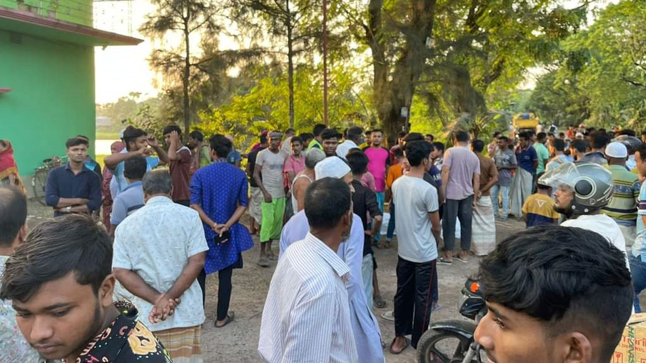 পরীক্ষা শেষে ঘুরতে গিয়ে মোটরসাইকেল আরোহী দুই বন্ধু নিহত