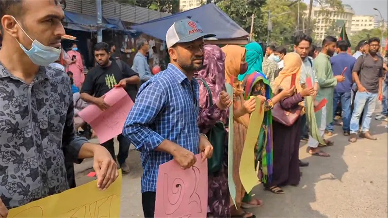 শাহবাগে জড়ো হচ্ছেন ৩৫ প্রত্যাশীরা