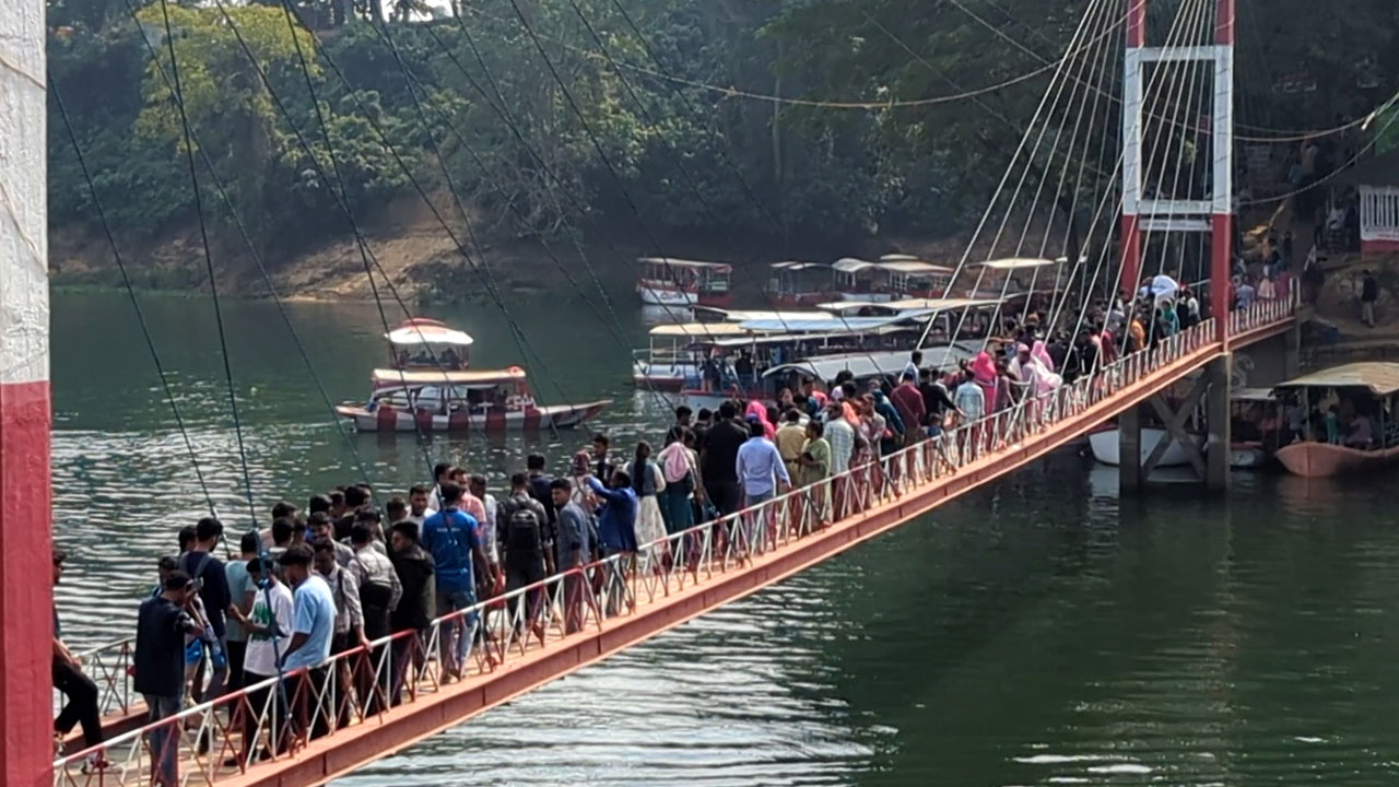 প্রকৃতির রূপ দেখতে রাঙামাটি ও সাজেকে পর্যটকদের ভিড়