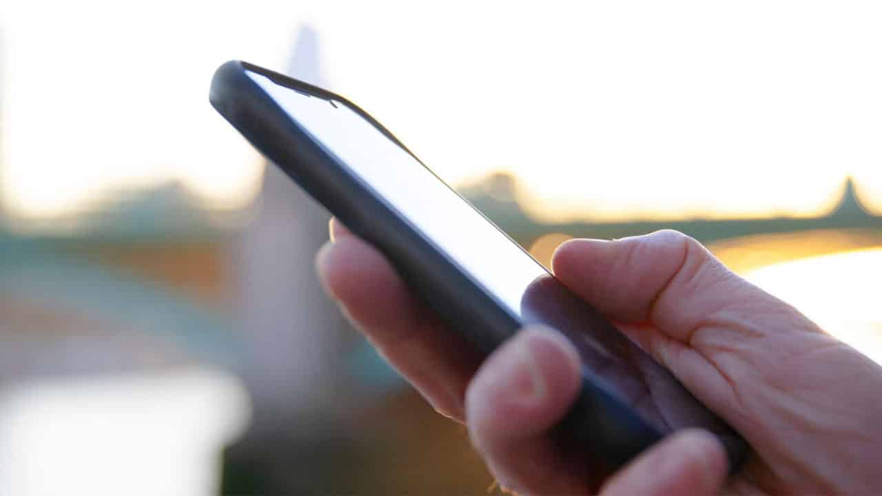 ভিডিও কলে সাড়া দিয়ে ২ লাখ টাকা হারালেন বৃদ্ধ