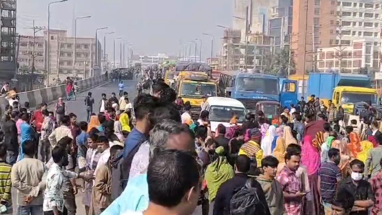 কারখানা খুলে দেওয়ার শর্তে মহাসড়ক ছাড়লেন শ্রমিকরা