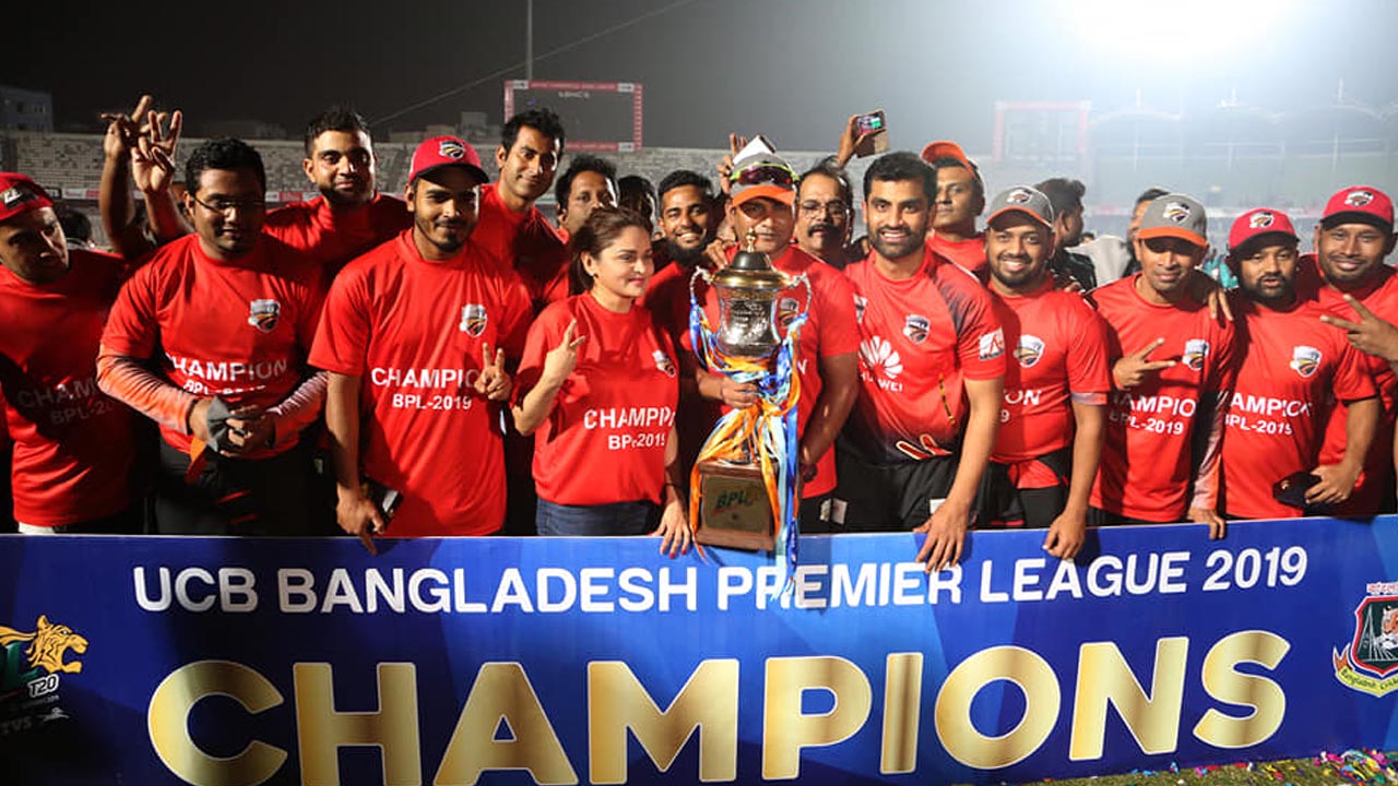 বিপিএল কাপ ও কুমিল্লা ভিক্টোরিয়ান্স