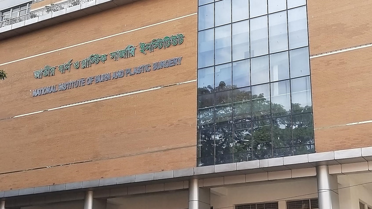 বাবা-মায়ের পর না ফেরার দেশে আব্দুল্লাহ