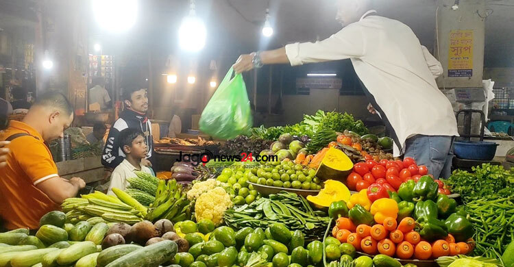 নিষিদ্ধ পলিথিনে সয়লাব কুমিল্লার বাজার