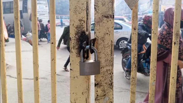 অনশনের পর এবার কমপ্লিট শাটডাউন জগন্নাথ বিশ্ববিদ্যালয়