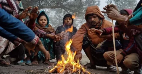 পঞ্চগড়ে দেখা নেই সূর্যের, হাড় কাঁপছে বরফশীতল বাতাসে