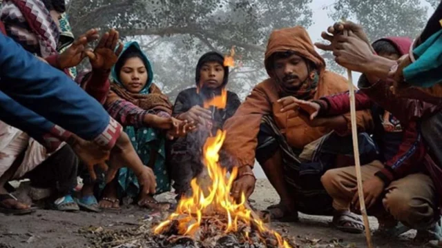 পঞ্চগড়ে দেখা নেই সূর্যের, হাড় কাঁপছে বরফশীতল বাতাসে