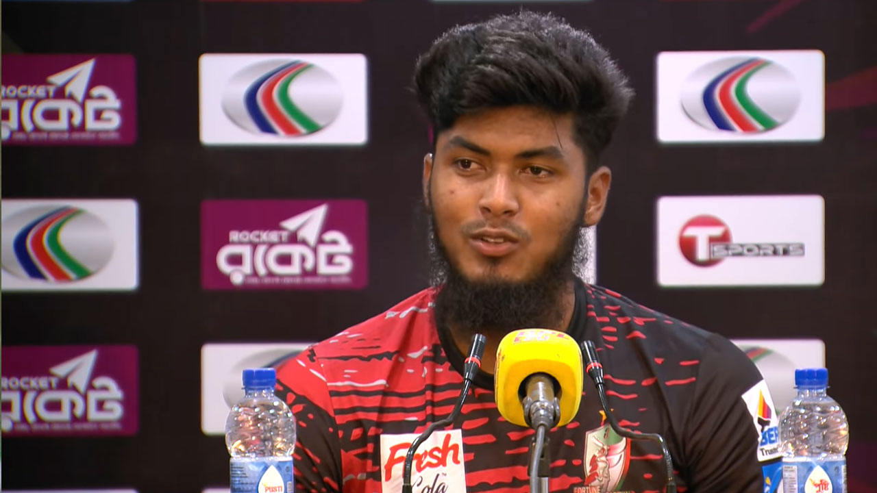 ঝোড়ো ইনিংস খেলে কেন মাহমুদউল্লাহকে কৃতিত্ব দিলেন রিশাদ?