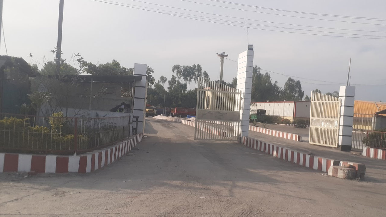 ভারতীয় ট্রাক মালিকদের আন্দোলন বাংলাবান্ধা স্থলবন্দরে আসছে না ভুটানের পাথর