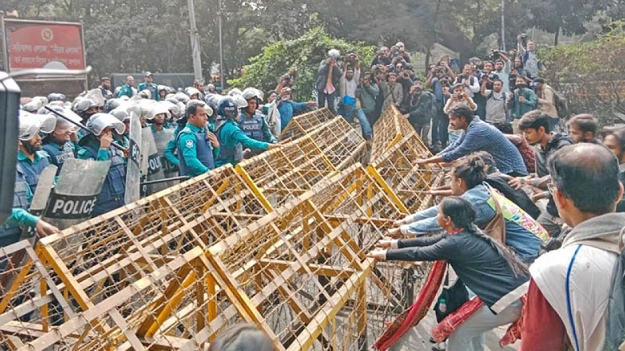 এনসিটিবির সামনে হামলার ঘটনায় মামলা