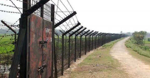 চাঁপাইনবাবগঞ্জ সীমান্তে বাংলাদেশিকে লক্ষ্য করে বিএসএফের গুলি