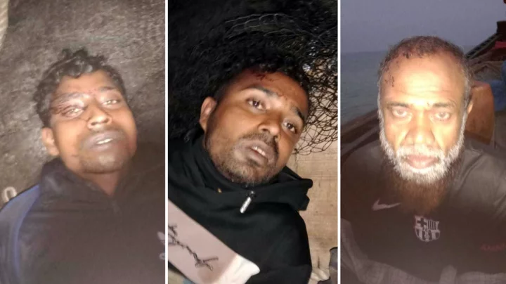 বঙ্গোপসাগরে জেলেদের হাতে অস্ত্রসহ ৩ জলদস্যু আটক