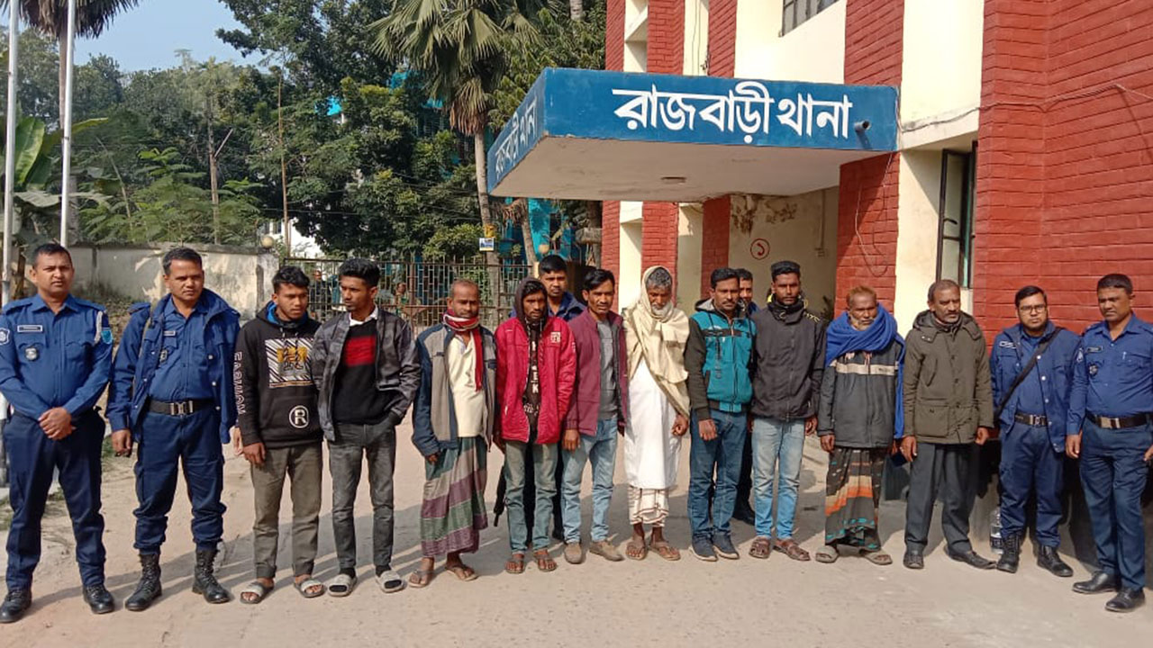 রাজবাড়ীতে বিভিন্ন মামলায় সাজাপ্রাপ্ত ১০ আসামি গ্রেপ্তার
